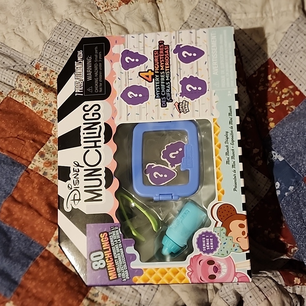 Disney Munchlings Bento Box 4 Mystery Figures Scented Color Reveal